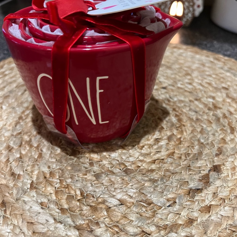 Rae Dunn Valentine’s Day, measuring cups red